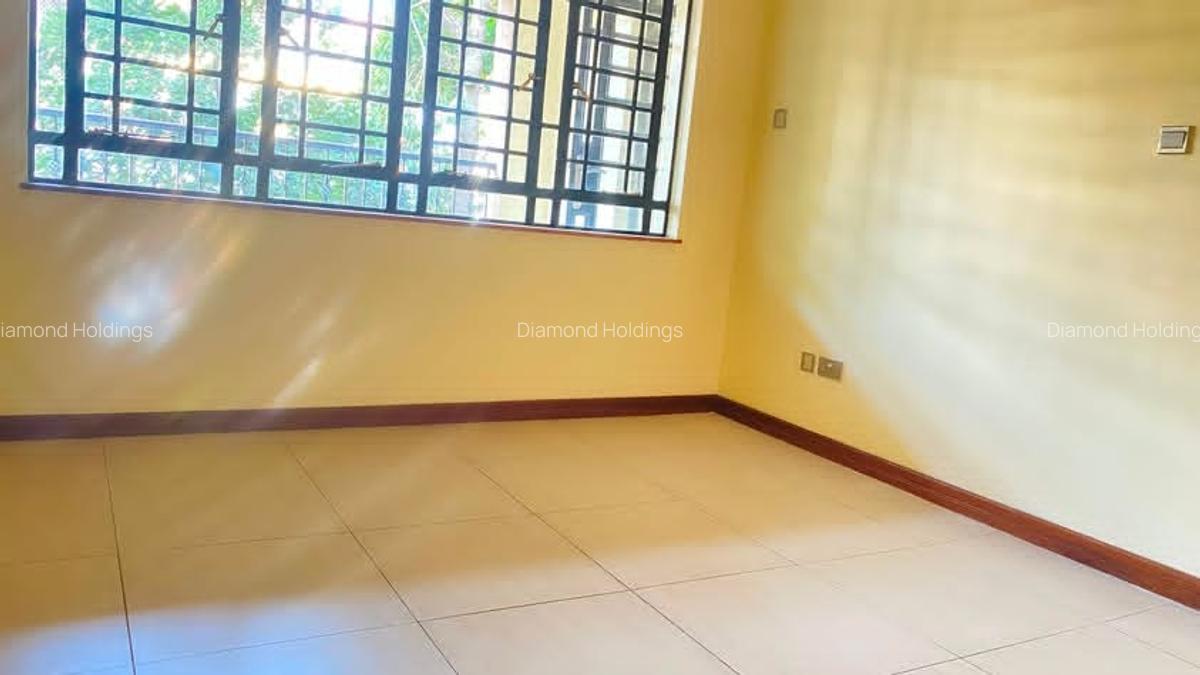 4 Bed Apartment with En Suite at Parklands - 8