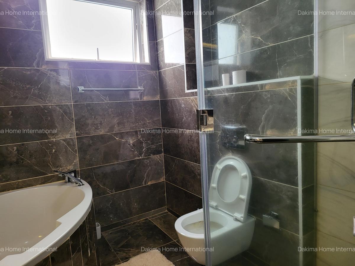 Furnished 3 Bed Apartment with En Suite in Riverside - 12