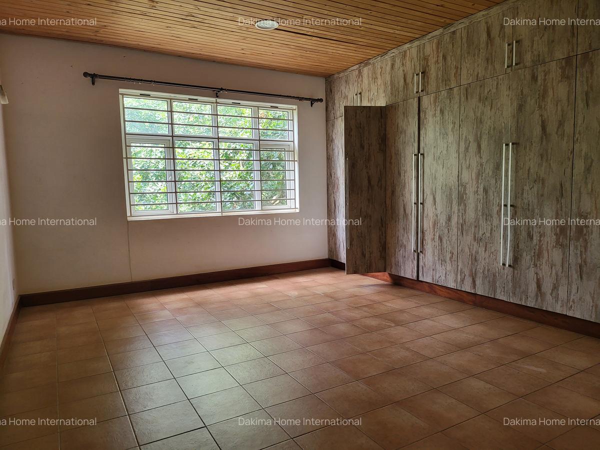 5 Bed Townhouse with En Suite in Rosslyn - 15