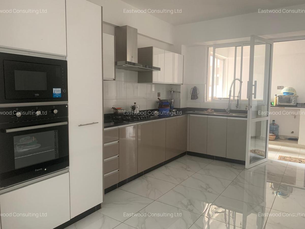 3 Bed Apartment with En Suite in Parklands - 5