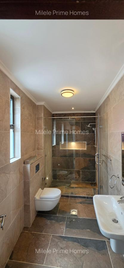 5 Bed Townhouse with En Suite at Lavington - 19