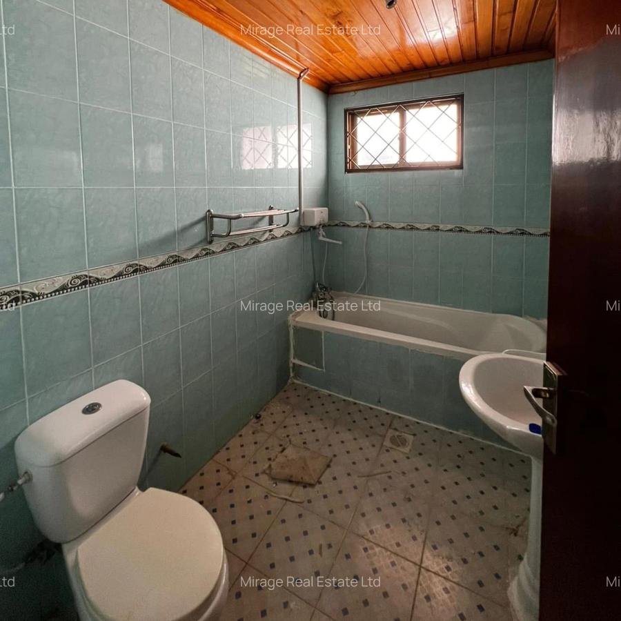 3 Bed Apartment with Swimming Pool in Riverside - 3