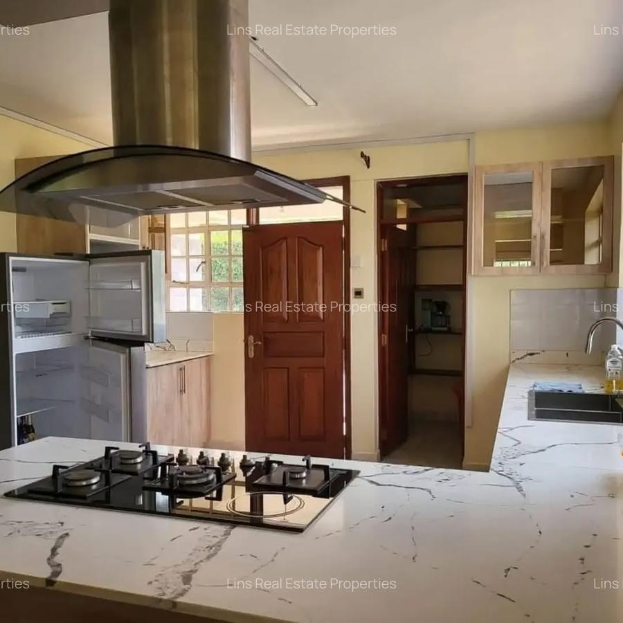5 Bed House with En Suite in Runda - 7