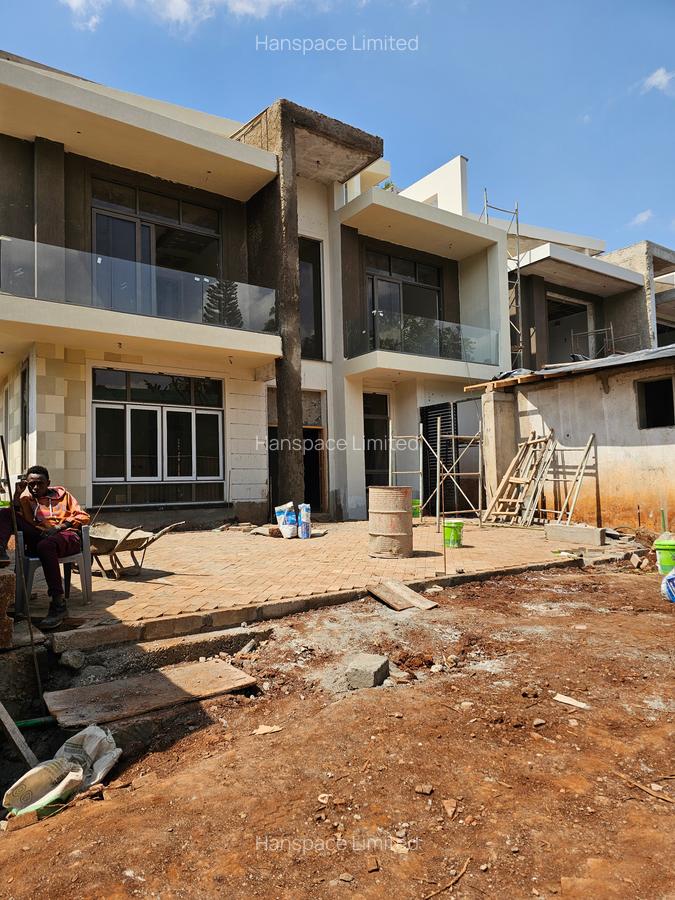 5 Bed Villa with En Suite in Lavington - 4