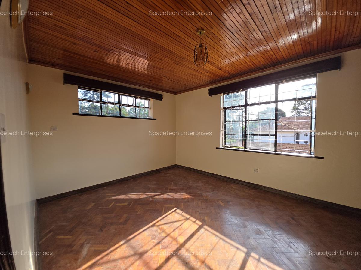 5 Bed House with En Suite in Runda - 20