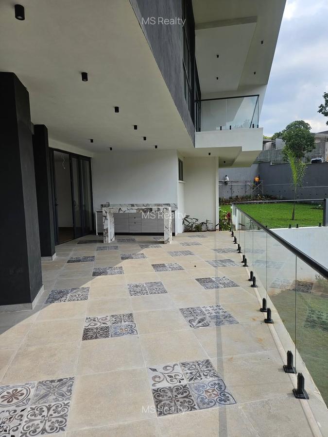 5 Bed House with En Suite in Nyari - 13