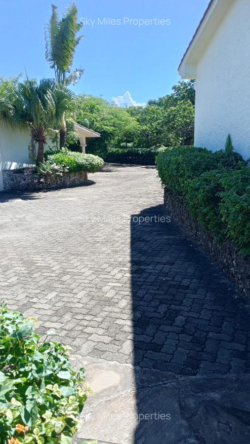 4 Bed Villa with En Suite at Kuruwitu - 4