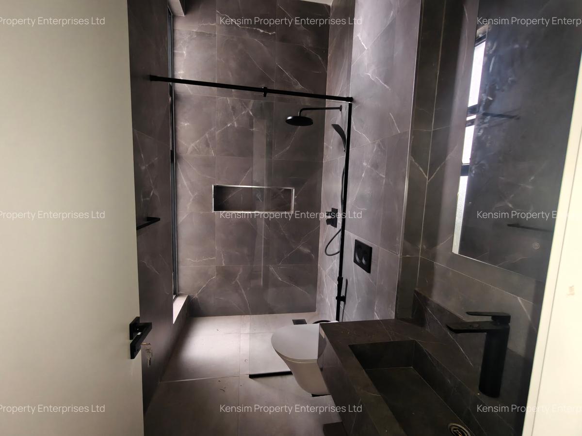 5 Bed Townhouse with En Suite in Runda - 9