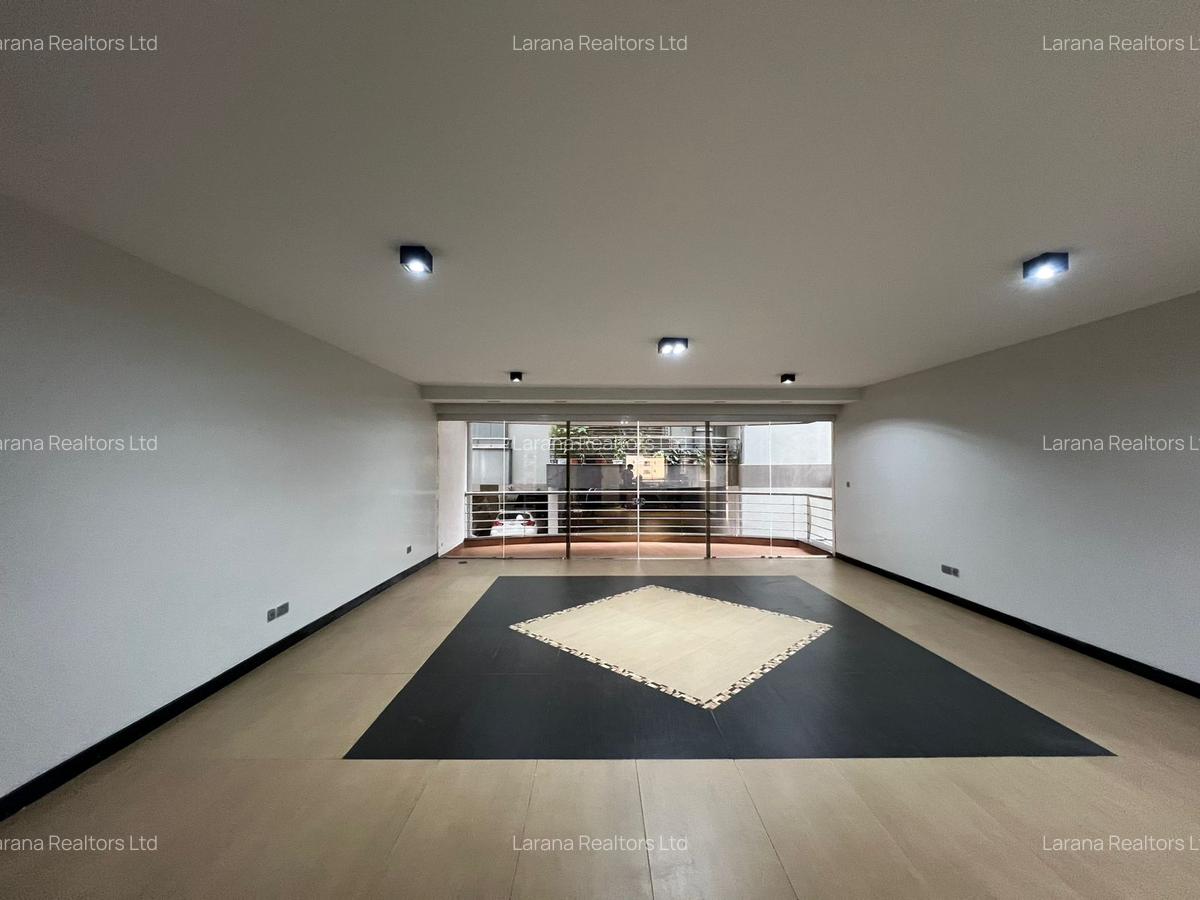 3 Bed Apartment with En Suite at Riverside Dr - 1