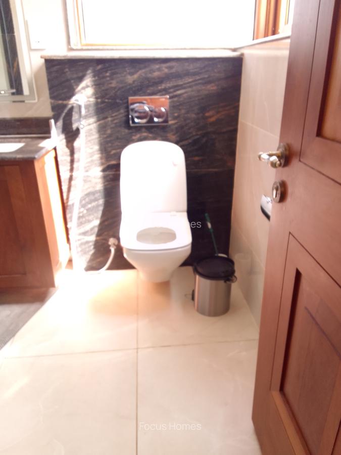 6 Bed Townhouse with En Suite in Lavington - 15