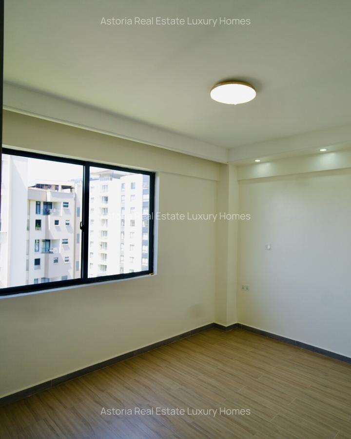 2 Bed Apartment with En Suite at 2026-383 - 5