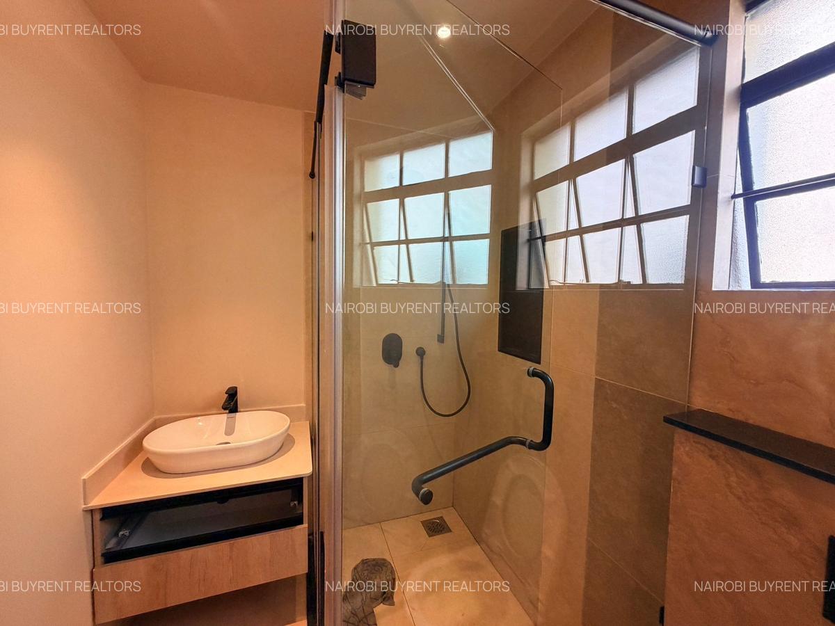 4 Bed Townhouse with En Suite in General Mathenge - 9