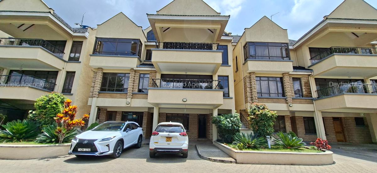 5 Bed House with En Suite in Lavington - 2