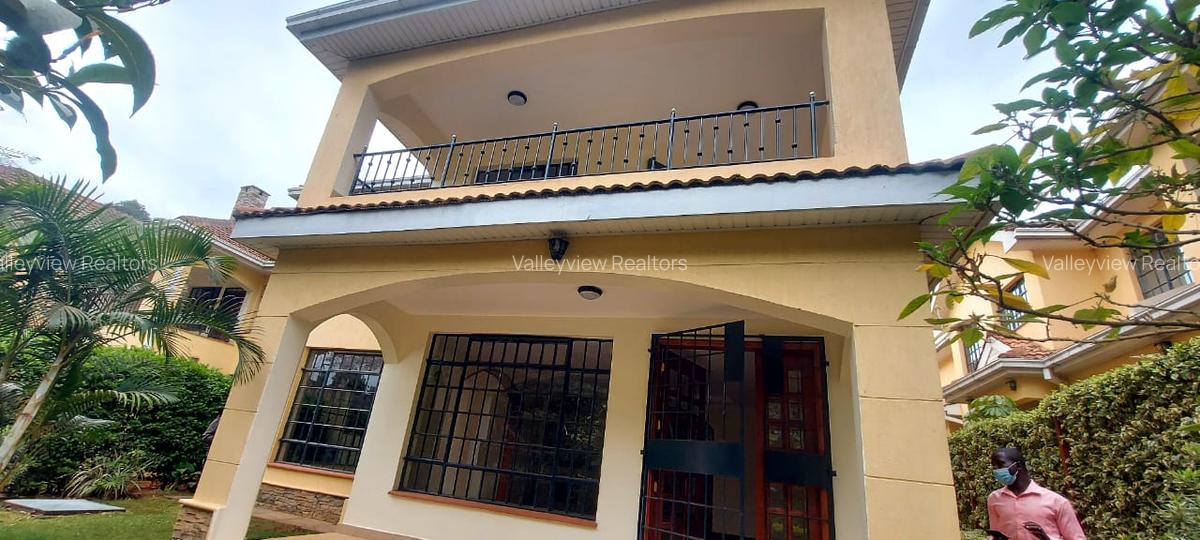 4 Bed Townhouse with En Suite at Lavington - 10