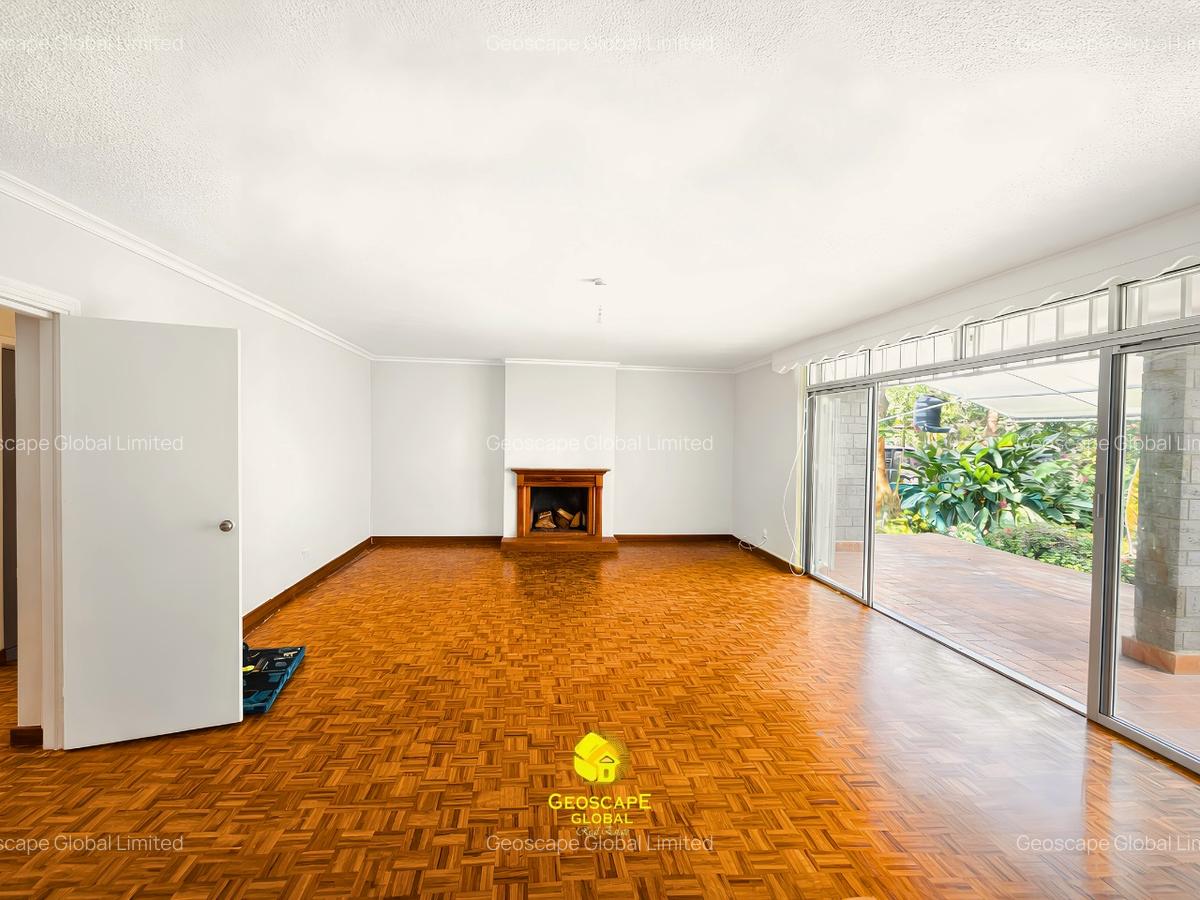 5 Bed House with En Suite in Spring Valley - 4