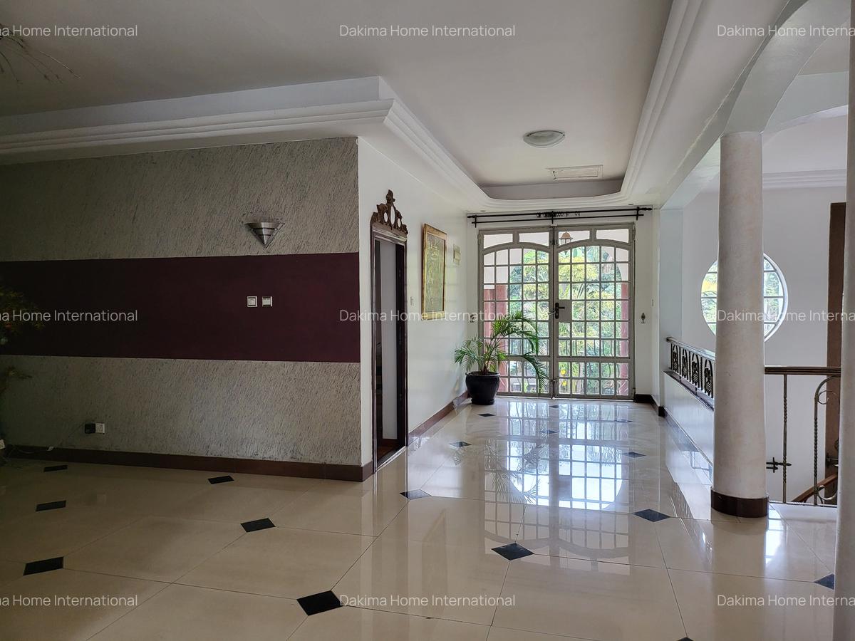 6 Bed House with En Suite in Nyari - 13