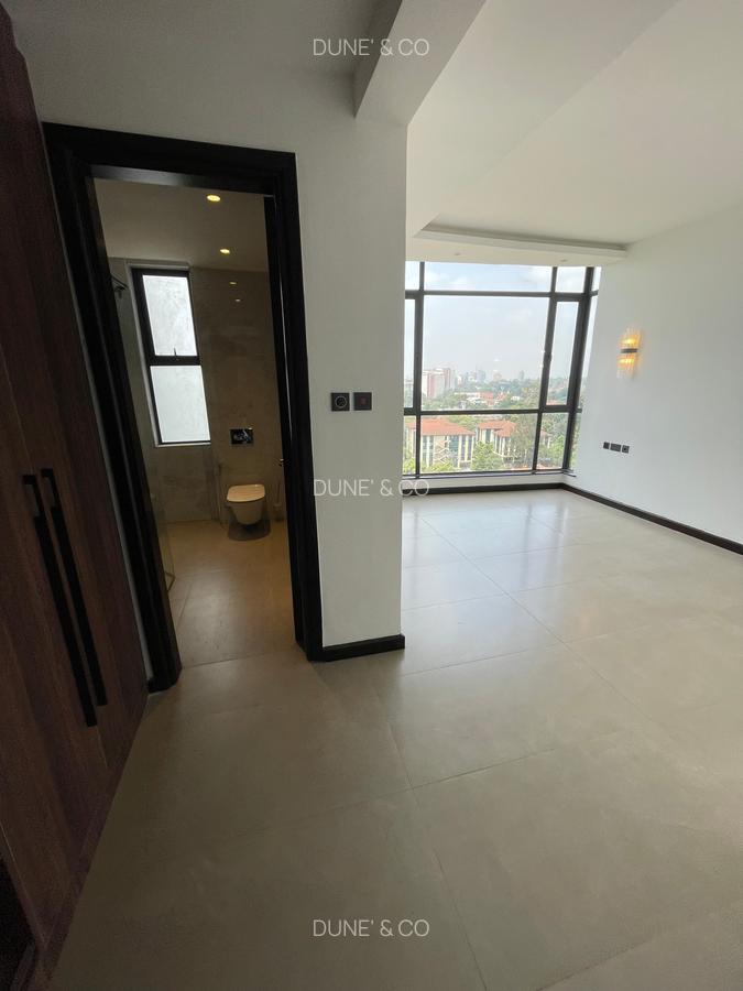 3 Bed Apartment with En Suite in Riverside - 13