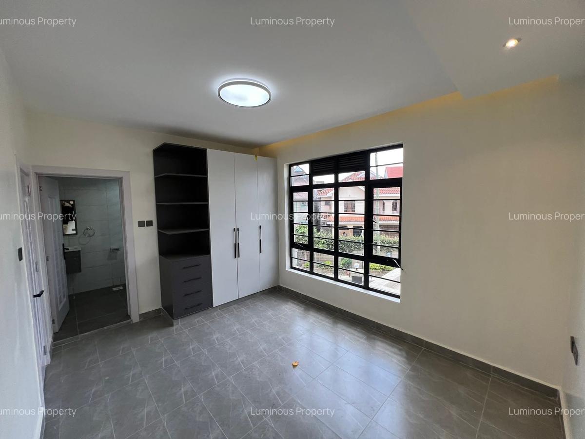 4 Bed House with En Suite at Membley - 14