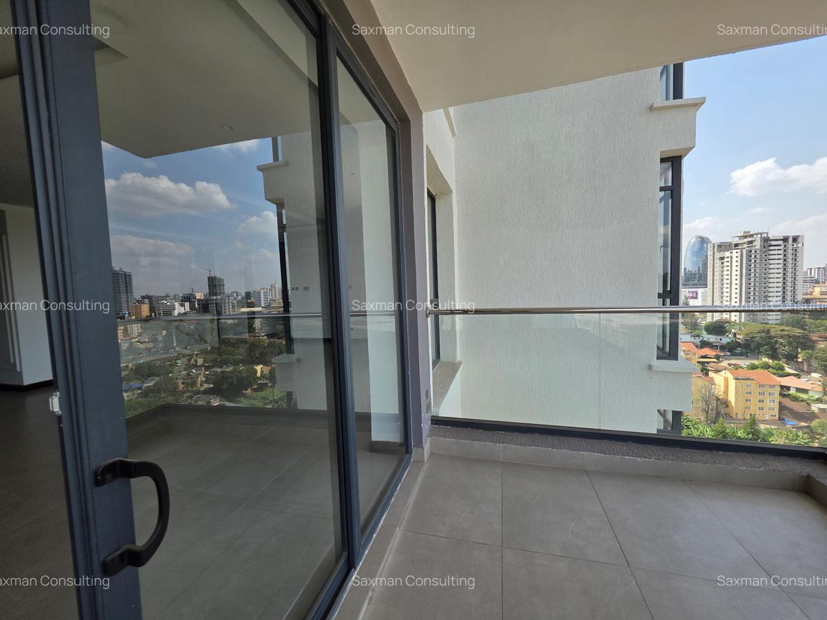 3 Bed Apartment with En Suite in Riverside - 2