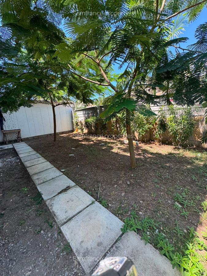 4 Bed Townhouse with En Suite at Lakers Road - 5