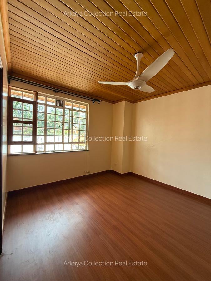 5 Bed House with En Suite in Runda - 8