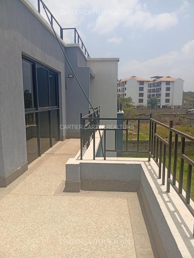 5 Bed House with En Suite in Garden Estate - 13