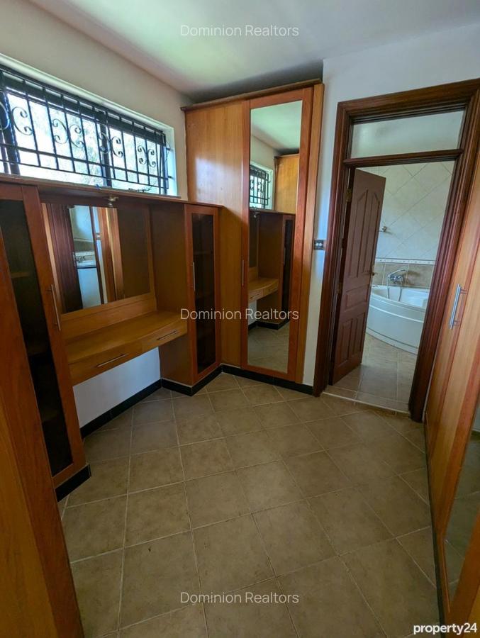 4 Bed Townhouse with En Suite at Grevilia Grove - 7
