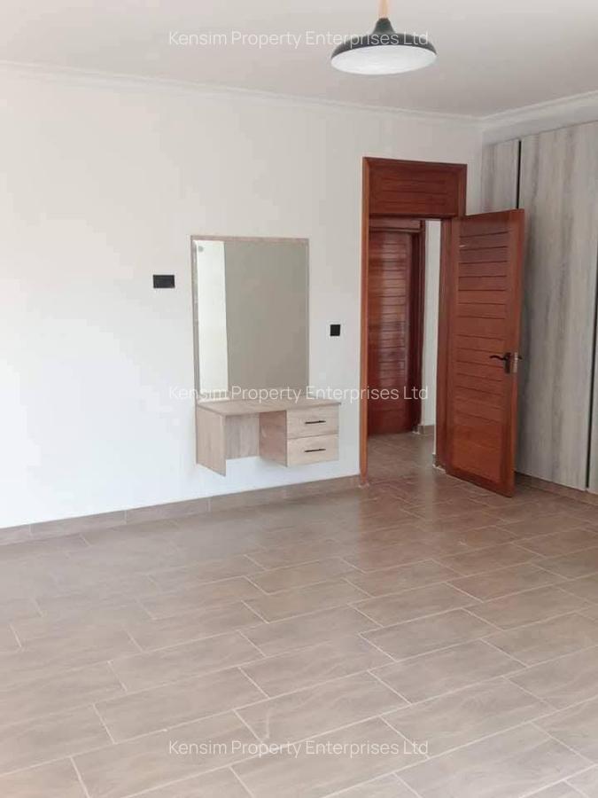 4 Bed Townhouse with En Suite in Ridgeways - 6