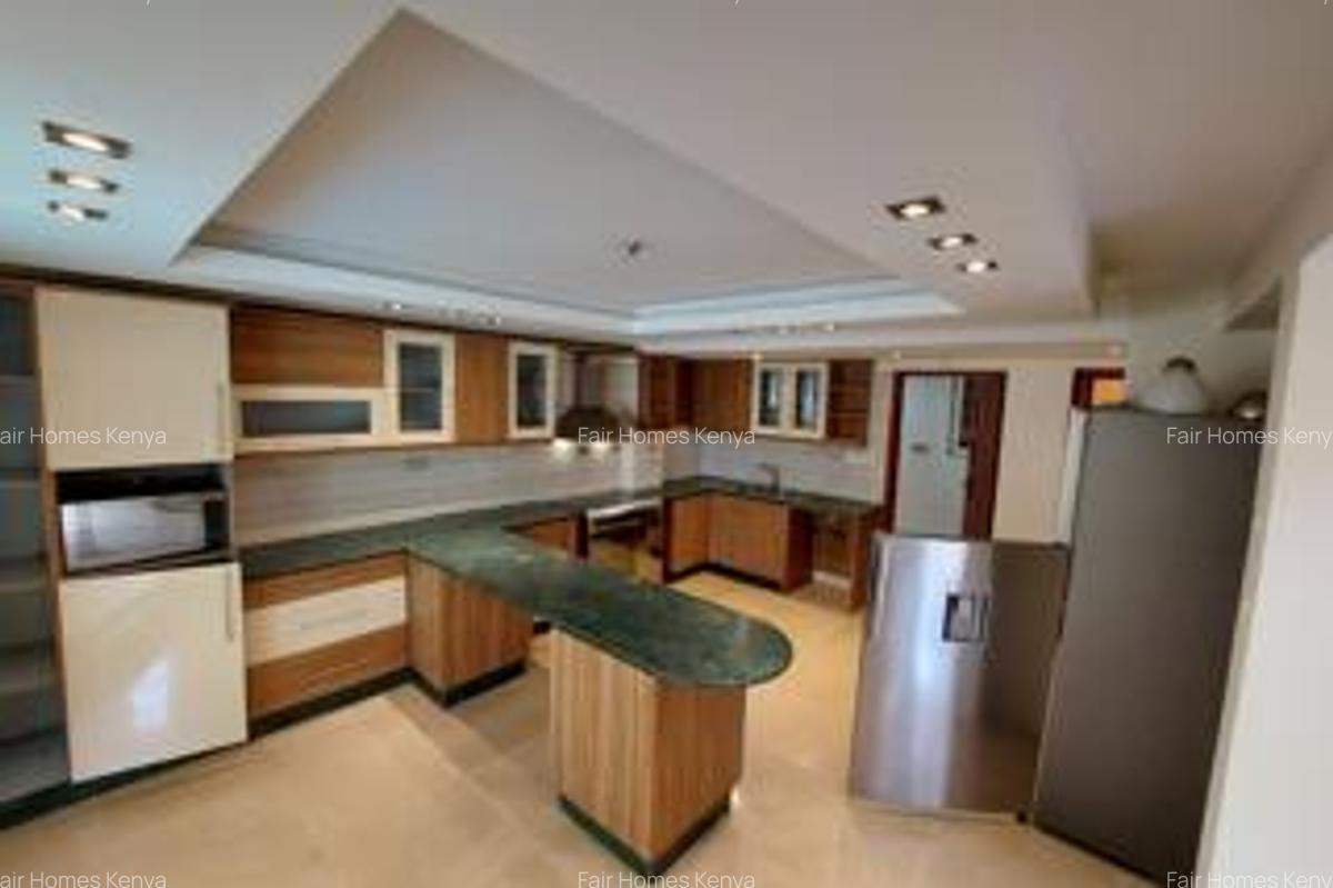 5 Bed Townhouse with En Suite at Convent Drive - 7