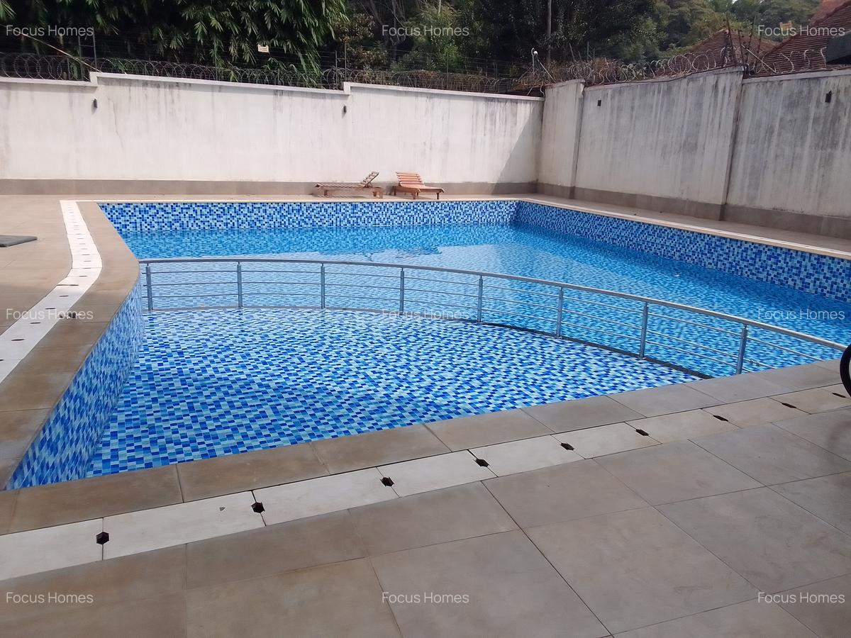 3 Bed Apartment with En Suite in Riverside - 2