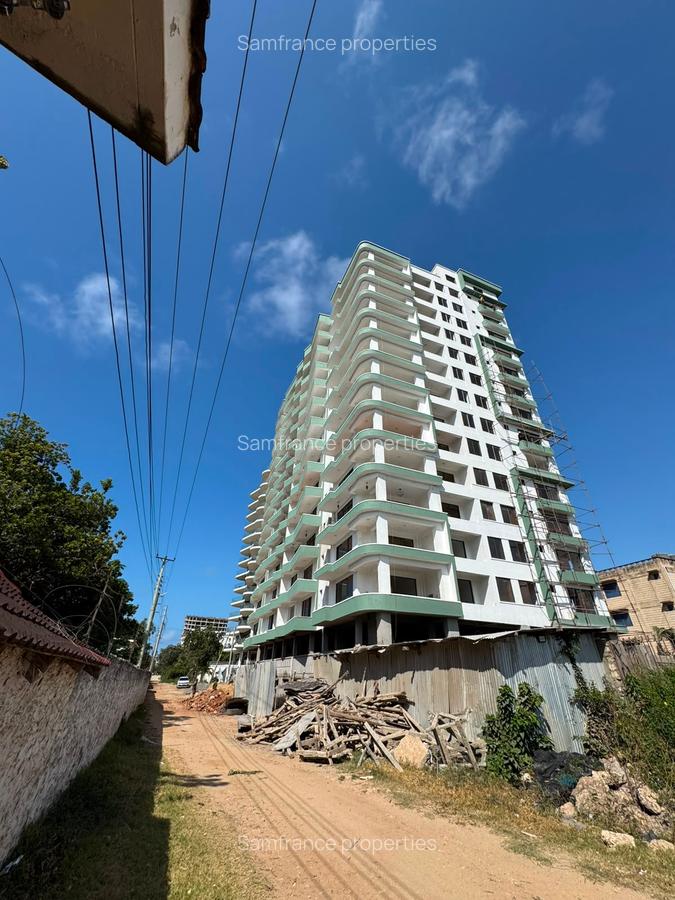 Serviced 1 Bed Apartment with En Suite at Baobab Road - 2