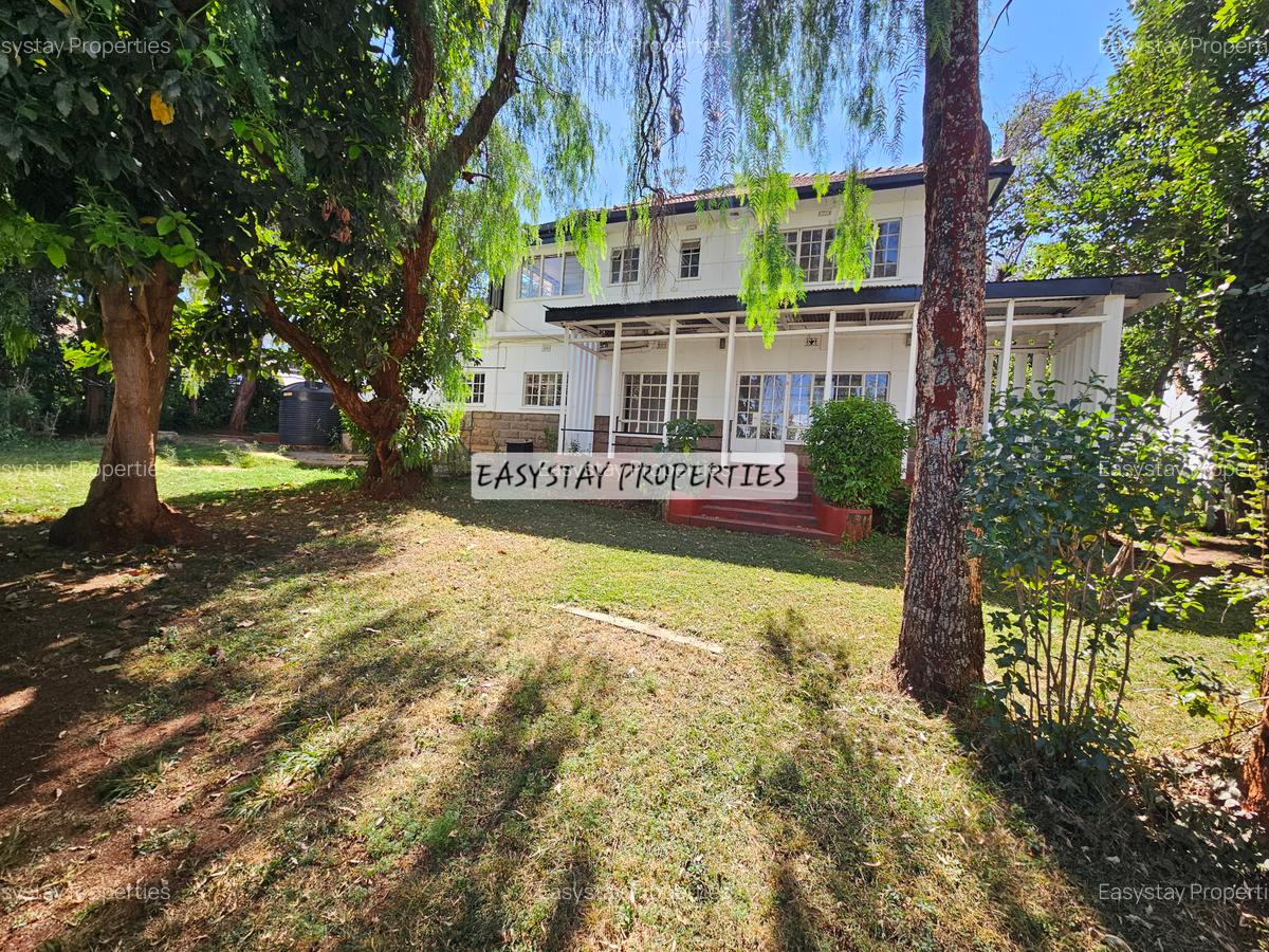 4 Bed House with En Suite in Lavington - 1