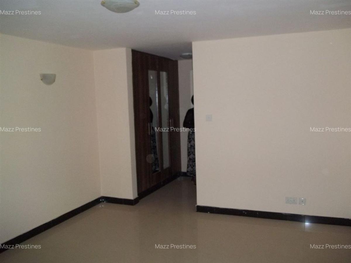 1 Bed Apartment in Garden Estate - 4