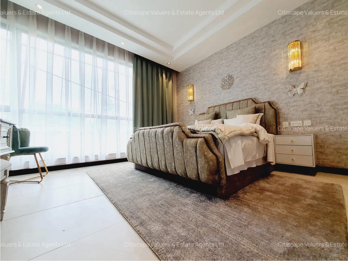 3 Bed Apartment with Swimming Pool in Riverside - 2