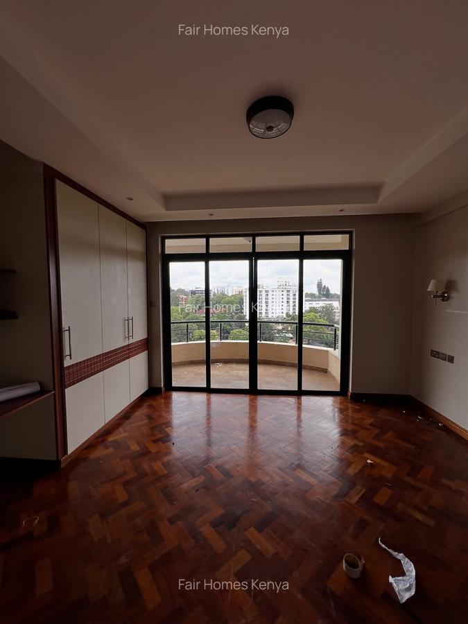4 Bed Apartment with En Suite at Riverside Drive - 4