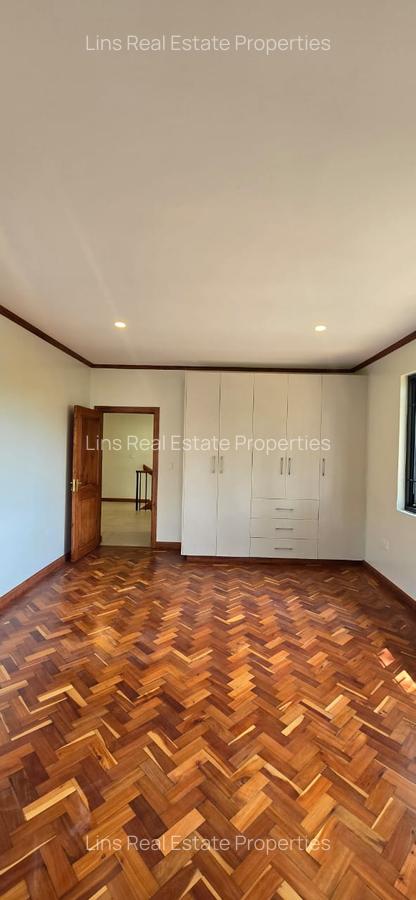 4 Bed House with En Suite in Lavington - 15