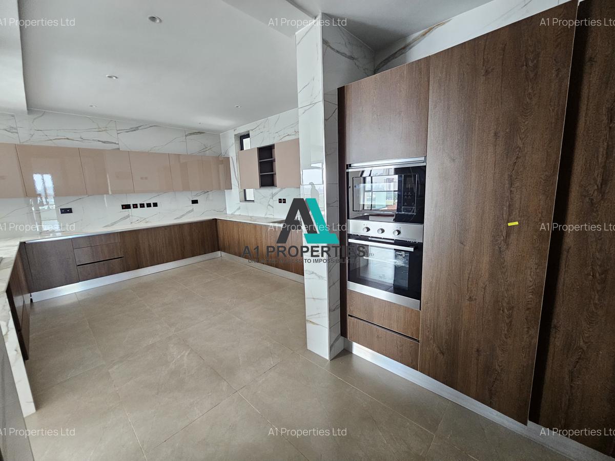 3 Bed Apartment with En Suite in Riverside - 6