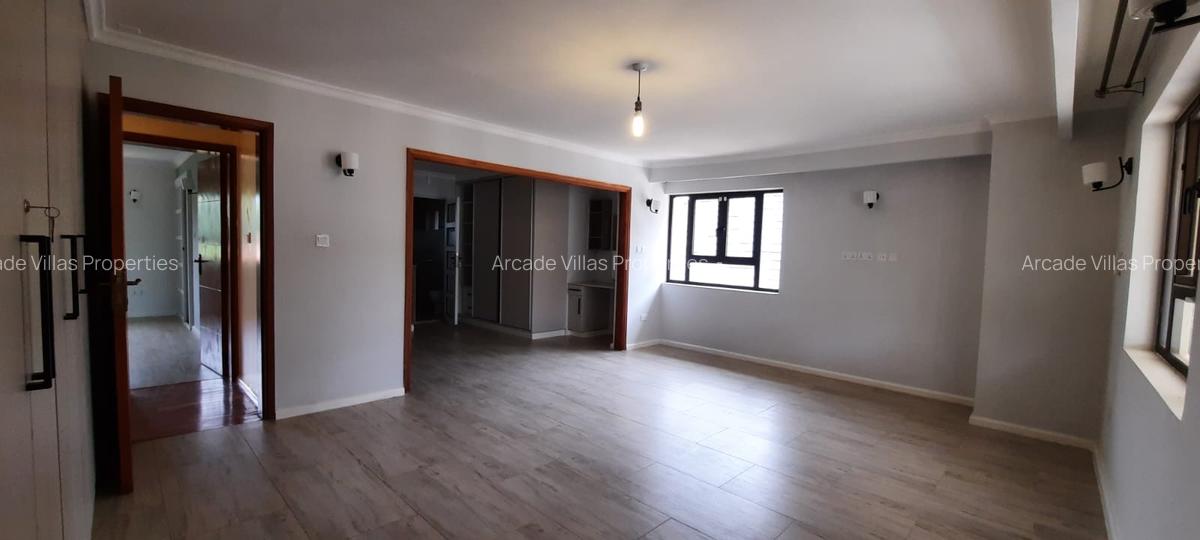 5 Bed Townhouse with En Suite in Lavington - 16