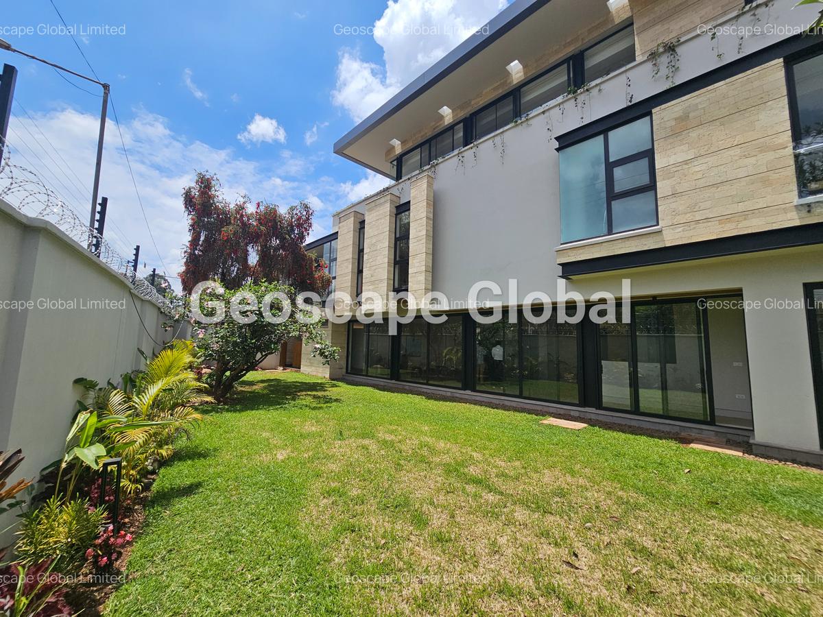 5 Bed Townhouse with En Suite in Brookside - 2