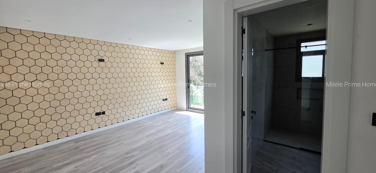 5 Bed Villa with En Suite in Lavington - 9