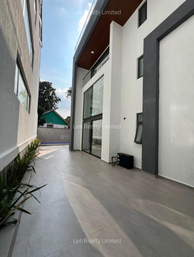 6 Bed Townhouse with En Suite in Lavington - 2