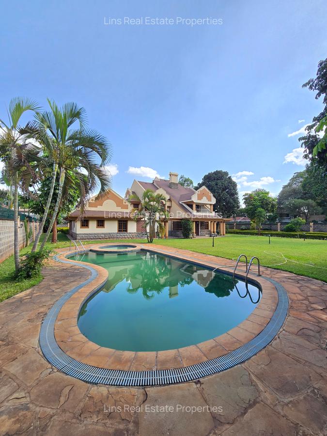 5 Bed House with En Suite in Runda - 2