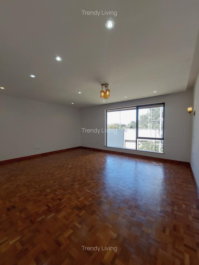 5 Bed Townhouse with En Suite in Lavington - 12