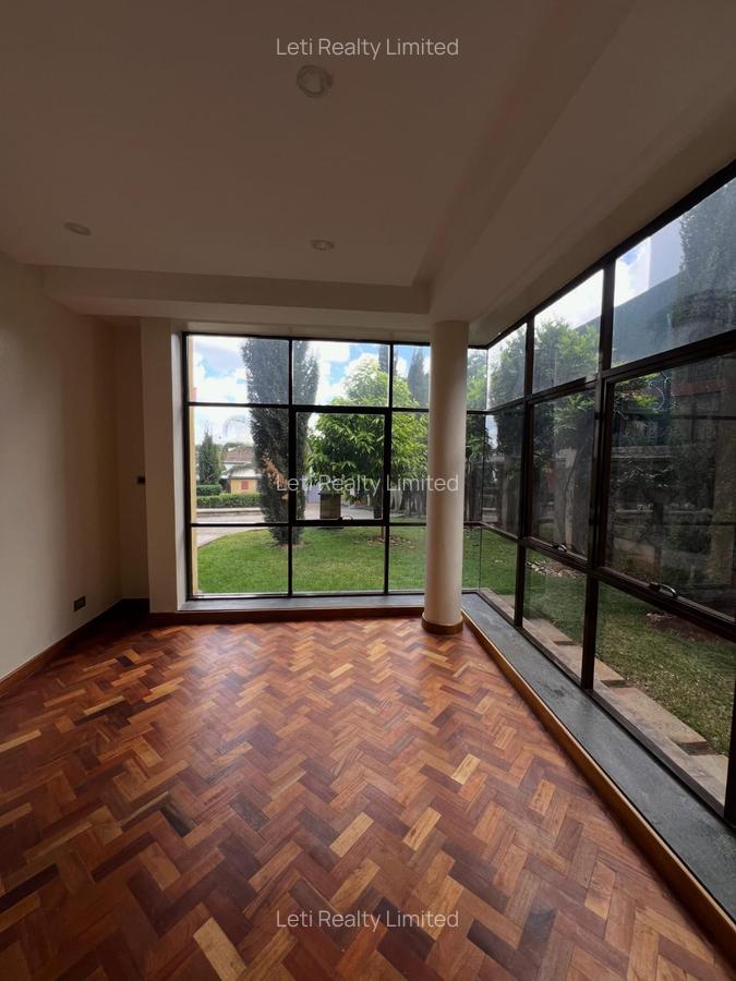 5 Bed Townhouse with En Suite in Lavington - 3