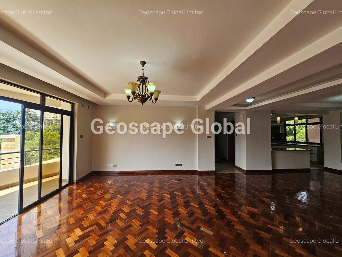 4 Bed Apartment with En Suite in Riverside - 6