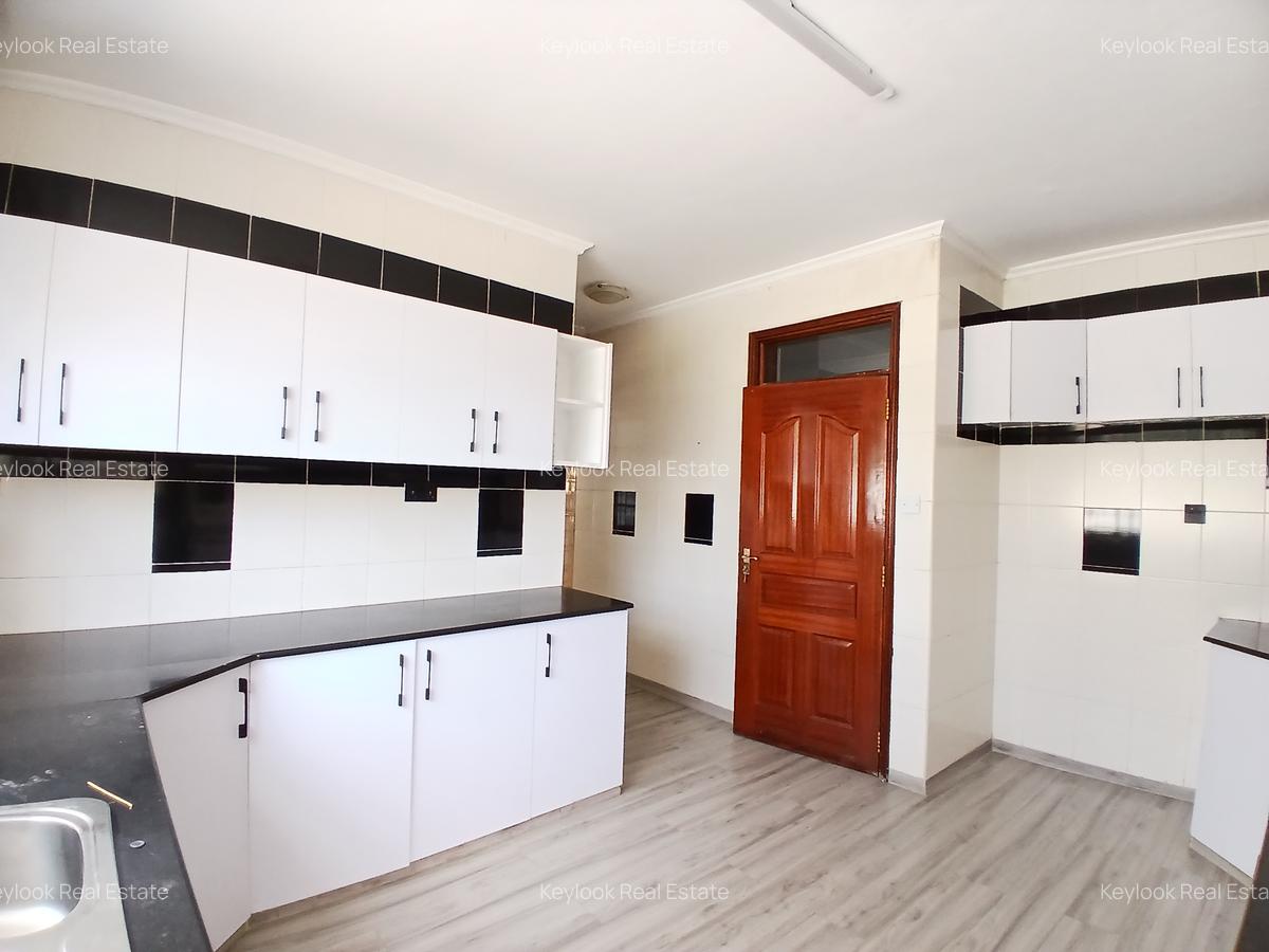 4 Bed Townhouse with En Suite at Lavington - 16