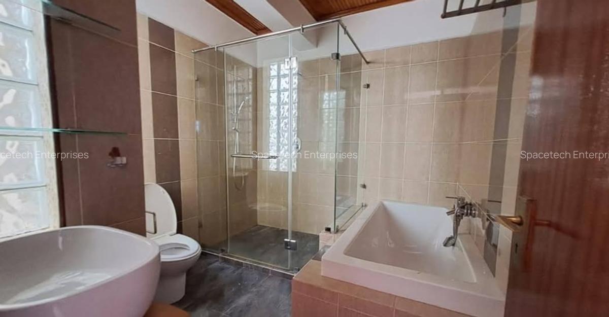4 Bed Townhouse with En Suite in Spring Valley - 11