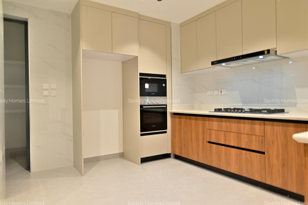 3 Bed Apartment with En Suite in Westlands Area - 3