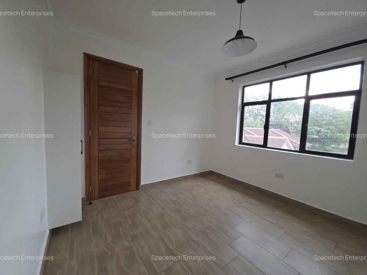 5 Bed Townhouse with En Suite in Ridgeways - 12