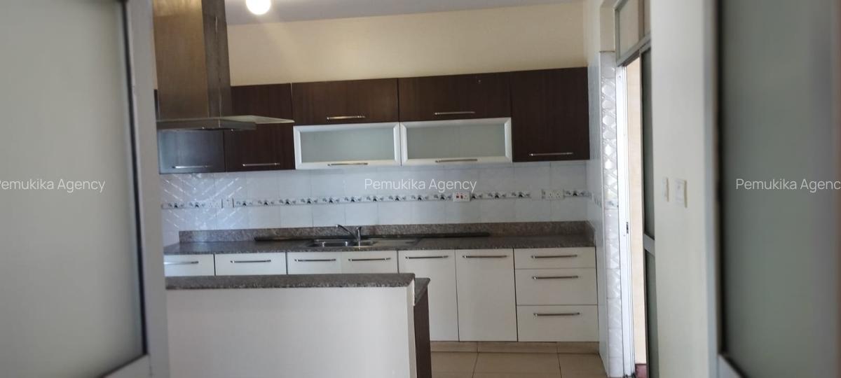 6 Bed Townhouse in Valley Arcade - 12